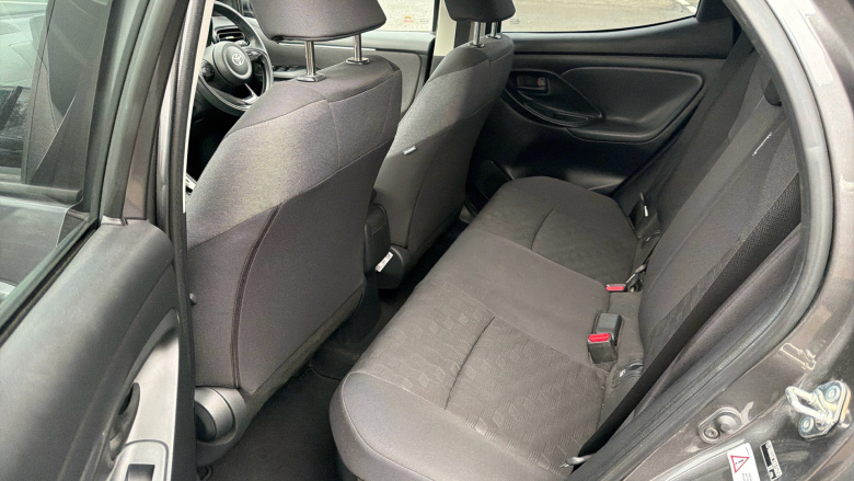 Toyota Yaris 1.5 Hybrid Design 5dr CVT Hybrid Hatchback